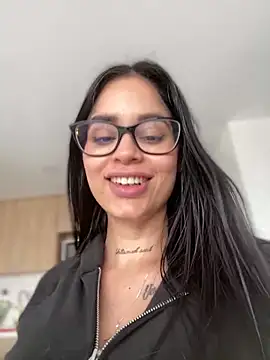 LaraHenao online show from March 5, 4:13 pm