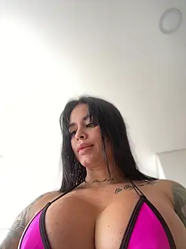 Snapshot of LaraHenao chatting on February 4, 3:51 pm LaraHenao online show from February 4, 3:51 pm