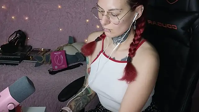 Snapshot of Ginger_Stay chatting on September 17, 9:38 pm Ginger Stay online show from September 17, 9:38 pm