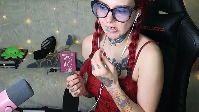 Snapshot of Ginger_Stay chatting on October 23, 2:00 am Ginger Stay online show from October 23, 2:00 am