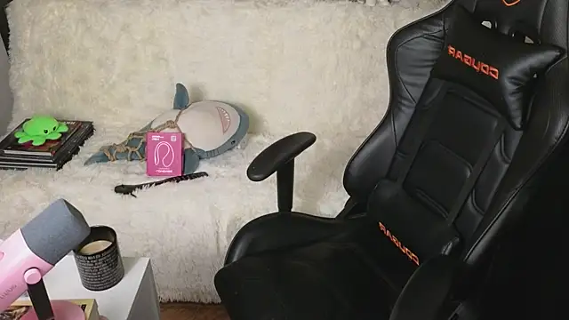 Snapshot of Ginger_Stay chatting on November 15, 5:38 am Ginger Stay online show from November 15, 5:38 am