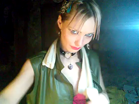 Snapshot of WildMissNiks chatting on December 16, 3:54 pm WildMissNiks online show from December 16, 3:54 pm