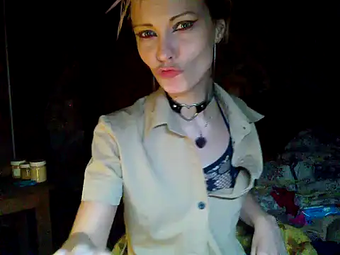 Snapshot of WildMissNiks chatting on December 20, 1:43 pm WildMissNiks online show from December 20, 1:43 pm