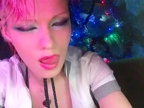 Snapshot of WildMissNiks chatting on December 24, 2:44 pm WildMissNiks online show from December 24, 2:44 pm