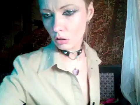 Snapshot of WildMissNiks chatting on January 21, 1:22 pm WildMissNiks online show from January 21, 1:22 pm