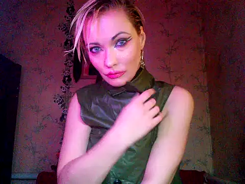 Snapshot of WildMissNiks chatting on November 13, 7:51 am WildMissNiks online show from November 13, 7:51 am