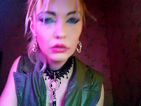 Snapshot of WildMissNiks chatting on November 27, 8:49 am WildMissNiks online show from November 27, 8:49 am