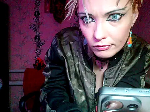 Snapshot of WildMissNiks chatting on December 1, 9:36 am WildMissNiks online show from December 1, 9:36 am