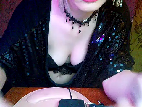 Snapshot of WildMissNiks chatting on December 3, 8:45 am WildMissNiks online show from December 3, 8:45 am