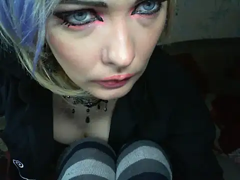 WildMissNiks online show from March 18, 9:12 am
