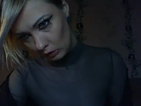 WildMissNiks online show from April 29, 6:06 am