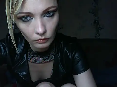 WildMissNiks online show from June 29, 7:03 am