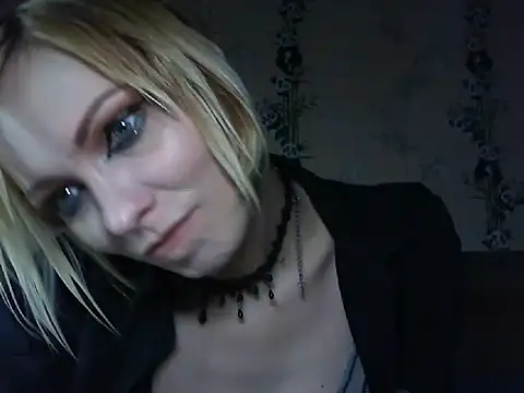 WildMissNiks online show from June 30, 7:09 am
