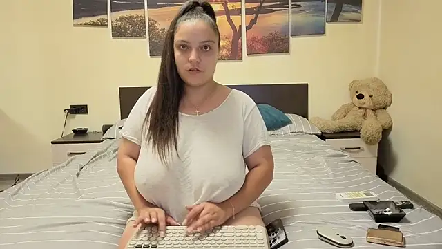 adelline online show from July 12, 8:33 pm