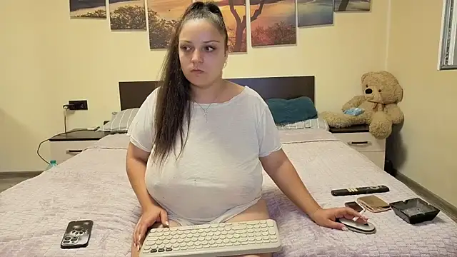 adelline online show from July 27, 8:49 pm