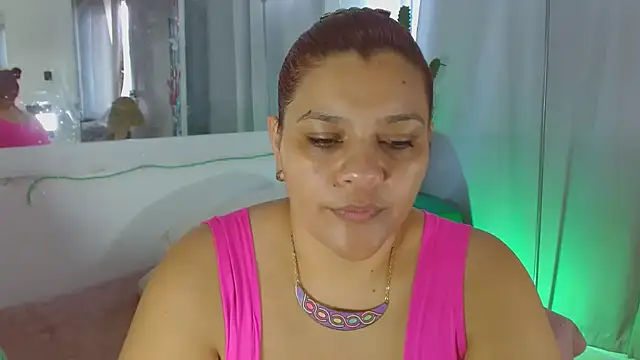 Snapshot of Selenna01 chatting on February 1, 2:34 pm Selenna01 online show from February 1, 2:34 pm