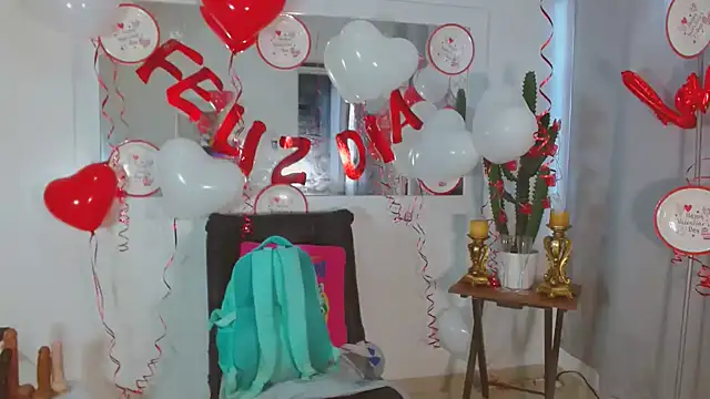Snapshot of Selenna01 chatting on February 14, 1:40 pm Selenna01 online show from February 14, 1:40 pm