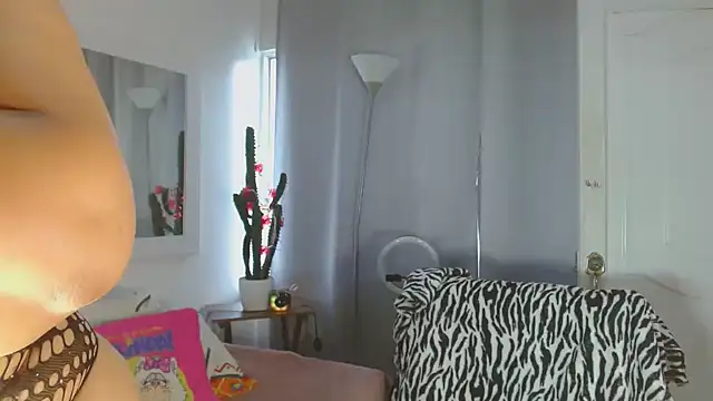 Snapshot of Selenna01 chatting on February 25, 1:39 pm Selenna01 online show from February 25, 1:39 pm