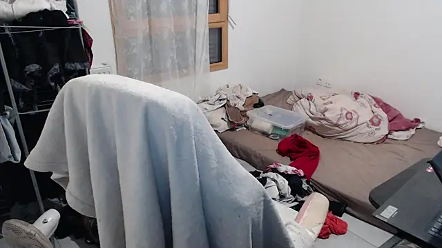 Snapshot of missthon0 chatting on November 10, 11:42 am missthon0 online show from November 10, 11:42 am