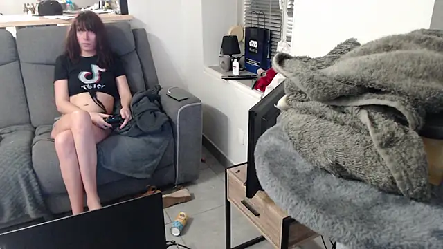 Snapshot of missthon0 chatting on December 3, 1:53 pm missthon0 online show from December 3, 1:53 pm