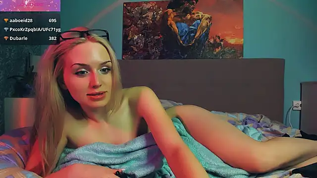 Snapshot of Linda_Roxy chatting on December 15, 6:37 pm Linda Roxy online show from December 15, 6:37 pm