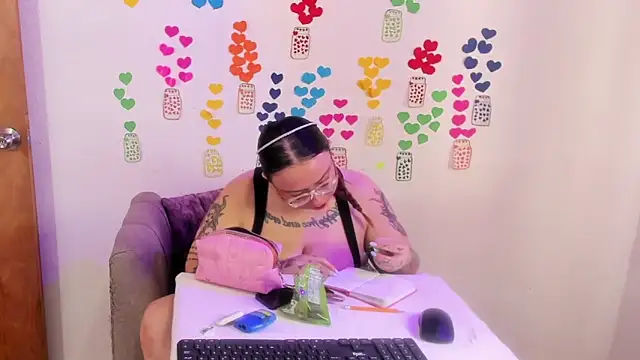 MiaYMolly online show from June 27, 6:46 pm