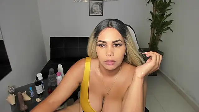 Snapshot of alyssannVhm chatting on March 8, 12:33 am alyssannVhm online show from March 8, 12:33 am