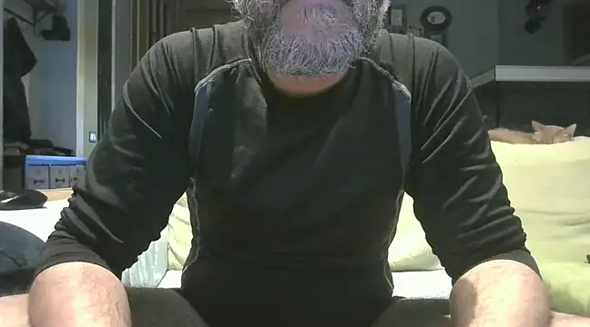 Snapshot of naked_bear chatting on December 9, 5:08 pm naked bear online show from December 9, 5:08 pm