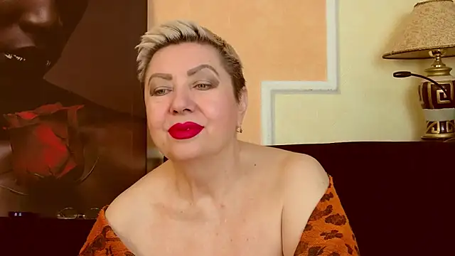 LadyPosh online show from June 5, 8:03 pm