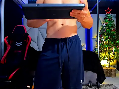 Snapshot of Aydenmiller96 chatting on December 15, 4:17 am Aydenmiller96 online show from December 15, 4:17 am