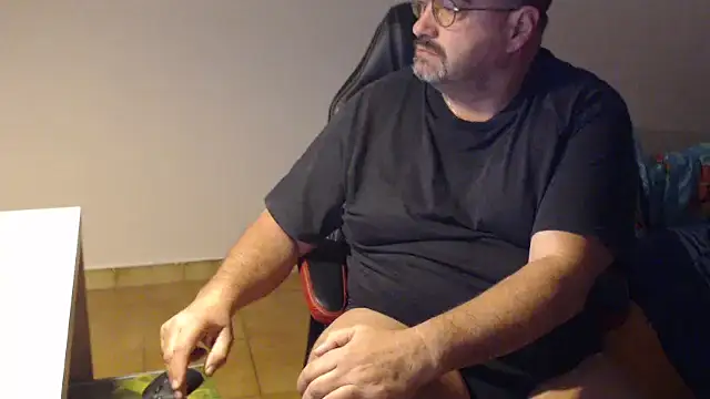 Snapshot of fraboys chatting on January 14, 7:36 am fraboys online show from January 14, 7:36 am