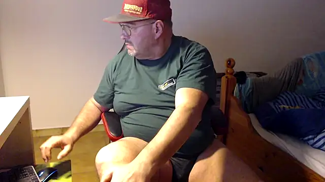 Snapshot of fraboys chatting on March 3, 3:18 pm fraboys online show from March 3, 3:18 pm