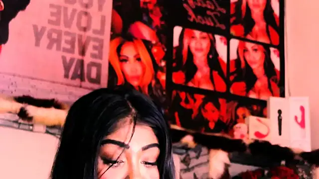 indian dreamgirl online show from October 22, 8:19 pm