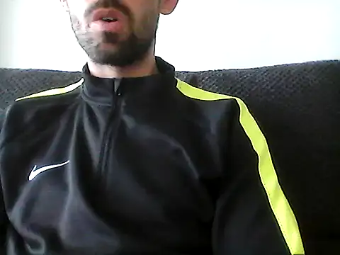 Snapshot of juju156111 chatting on February 9, 1:37 pm juju156111 online show from February 9, 1:37 pm