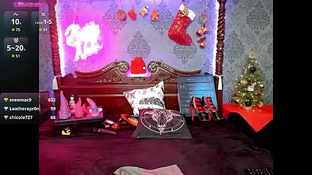 Snapshot of BettyNoir chatting on December 17, 9:54 pm BettyNoir online show from December 17, 9:54 pm