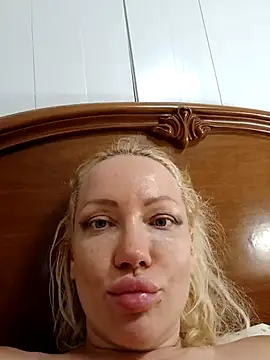 Snapshot of SofiaJoy chatting on July 31, 10:20 pm SofiaJoy online show from July 31, 10:20 pm
