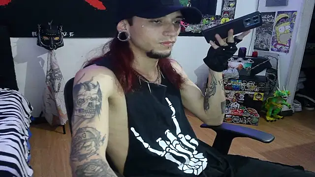 Snapshot of davidroses420 chatting on January 3, 12:33 am davidroses420 online show from January 3, 12:33 am