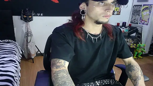 Snapshot of davidroses420 chatting on January 8, 1:21 am davidroses420 online show from January 8, 1:21 am