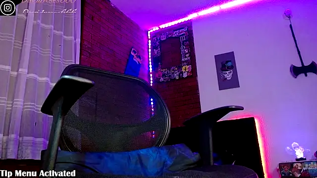 Snapshot of davidroses420 chatting on November 24, 5:40 am davidroses420 online show from November 24, 5:40 am