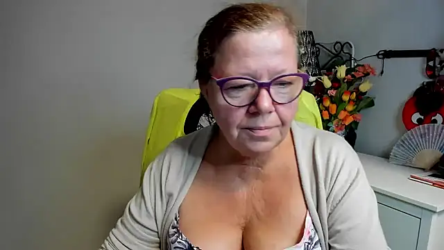 Snapshot of Adelewildx chatting on July 3, 2:29 am Adelewildx online show from July 3, 2:29 am