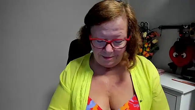 Snapshot of Adelewildx chatting on August 3, 2:32 am Adelewildx online show from August 3, 2:32 am