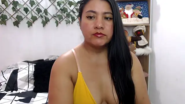 Snapshot of BellaBellosinia chatting on December 21, 2:52 am BellaBellosinia online show from December 21, 2:52 am