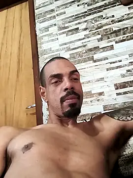 Snapshot of Latrel01 chatting on November 8, 8:07 pm Latrel01 online show from November 8, 8:07 pm