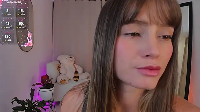 Snapshot of roxie_gates_ chatting on October 23, 2:44 am roxie gates online show from October 23, 2:44 am