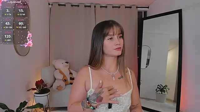 Snapshot of roxie_gates_ chatting on October 28, 2:15 am roxie gates online show from October 28, 2:15 am