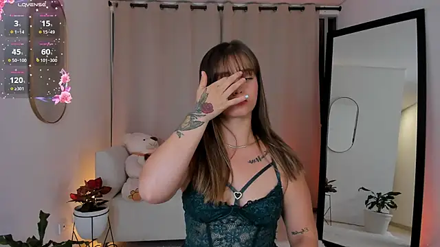 Snapshot of roxie_gates_ chatting on November 12, 12:55 am roxie gates online show from November 12, 12:55 am