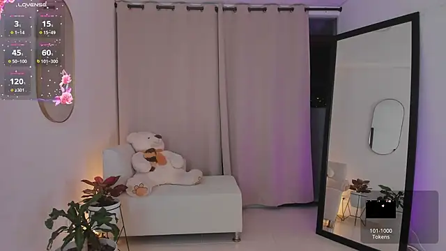 Snapshot of roxie_gates_ chatting on November 19, 10:54 pm roxie gates online show from November 19, 10:54 pm