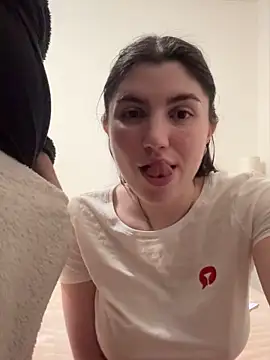 couplepenetration online show from February 4, 9:48 am