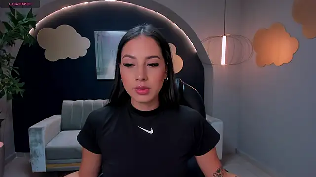 Snapshot of BrennaWalker chatting on February 1, 3:08 am BrennaWalker online show from February 1, 3:08 am