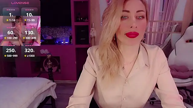 Snapshot of AnnieGOld_ chatting on October 31, 7:48 pm AnnieGOld online show from October 31, 7:48 pm